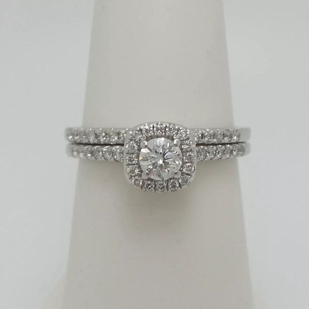 Gorgeous 0.55 carat 14k diamond ring set